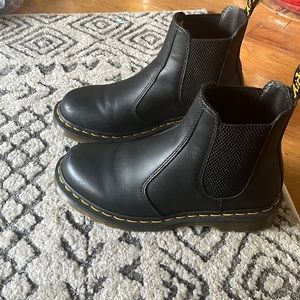 2976 Doc Marten Chelsea Boot